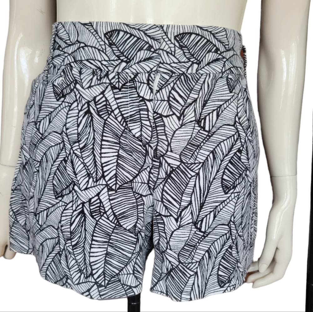 size 8 black and white Loft shorts